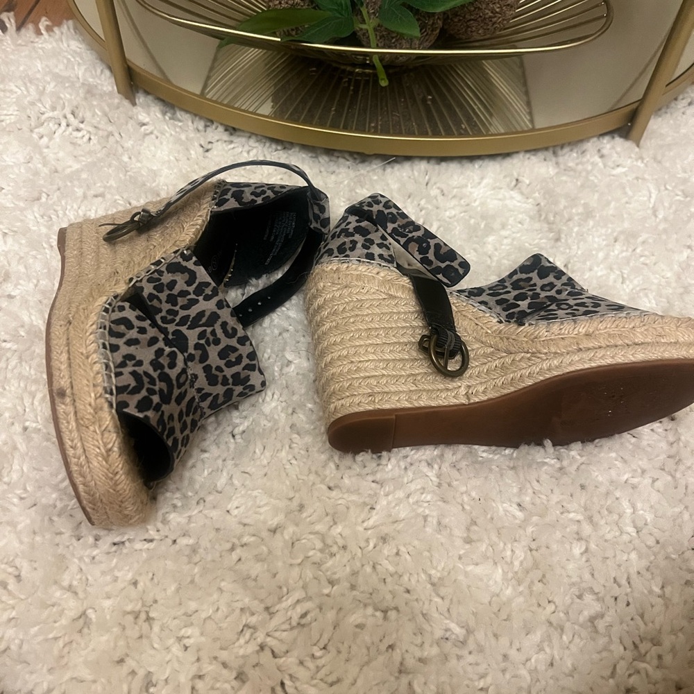 Treasure and Bond Sz 5.5 Leopard Print Wedge Espadrilles